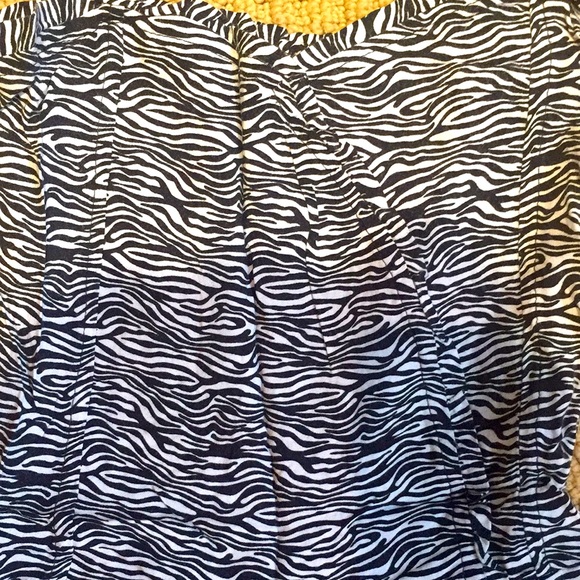 Romper size 10-12 zebra pattern - Picture 2 of 3